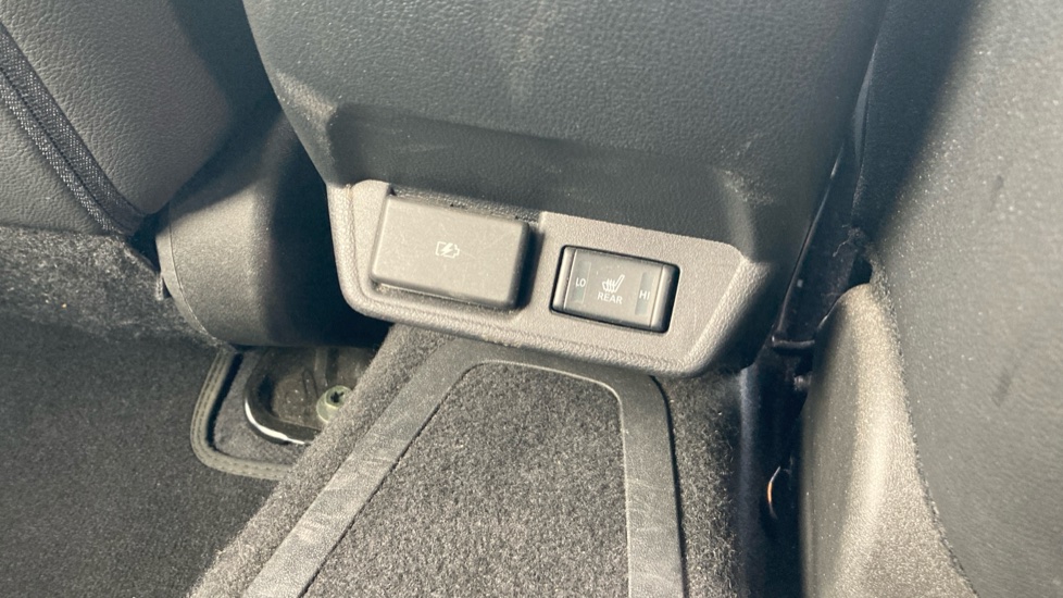 Nissan LEAF 110kW Tekna 40kWh 5dr Auto Electric Hatchback - Image 17