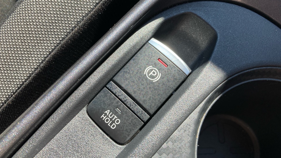 Nissan Juke 1.0 DiG-T 114 N-Connecta 5dr Petrol Hatchback - Image 25