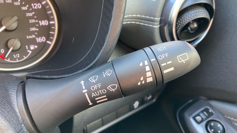Nissan Juke 1.0 DiG-T 114 N-Connecta 5dr Petrol Hatchback - Image 33