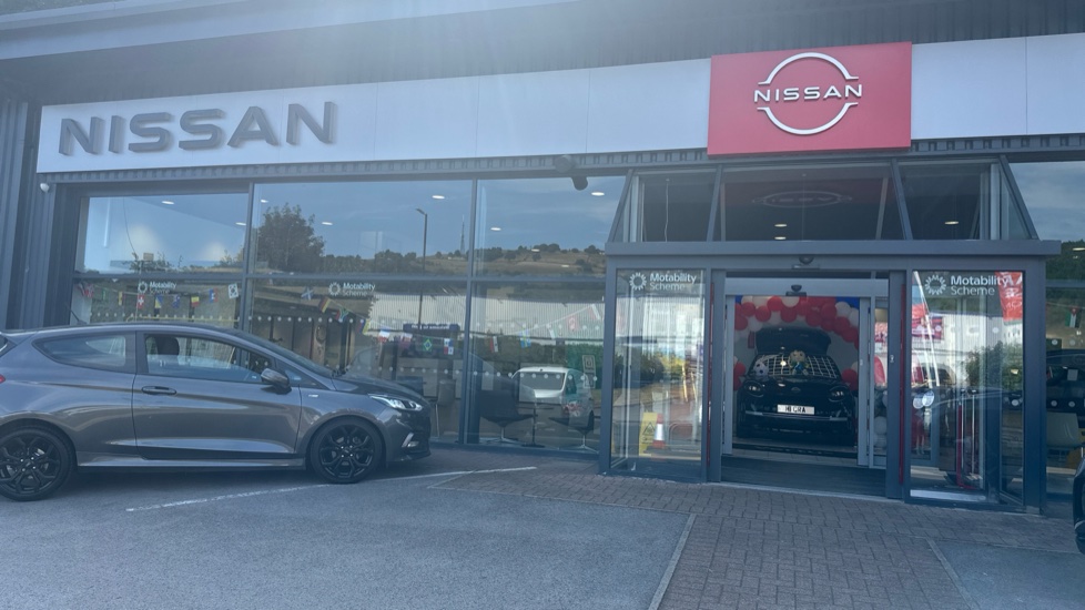 Nissan Juke 1.0 DiG-T 114 N-Connecta 5dr Petrol Hatchback - Image 34