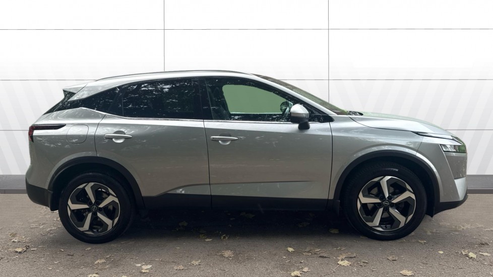 Nissan Qashqai 1.3 DiG-T MH N-Connecta 5dr Petrol Hatchback - Image 5