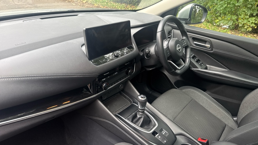 Nissan Qashqai 1.3 DiG-T MH N-Connecta 5dr Petrol Hatchback - Image 9