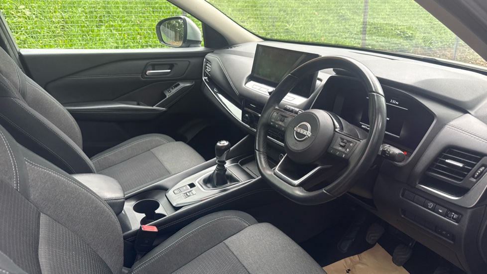 Nissan Qashqai 1.3 DiG-T MH N-Connecta 5dr Petrol Hatchback - Image 11