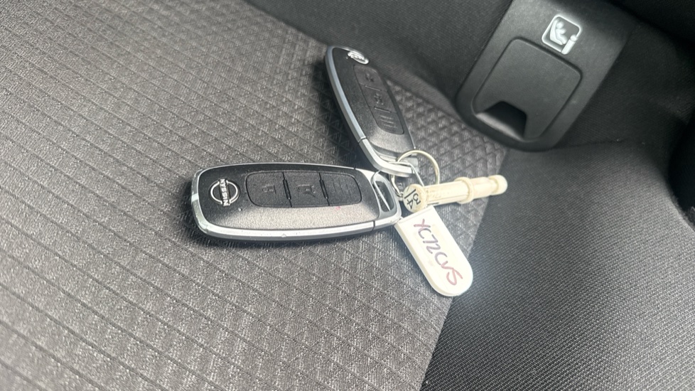 Nissan Qashqai 1.3 DiG-T MH N-Connecta 5dr Petrol Hatchback - Image 20
