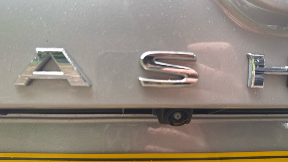 Nissan Qashqai 1.3 DiG-T MH N-Connecta 5dr Petrol Hatchback - Image 22