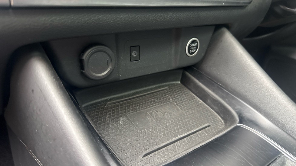 Nissan Qashqai 1.3 DiG-T MH N-Connecta 5dr Petrol Hatchback - Image 26