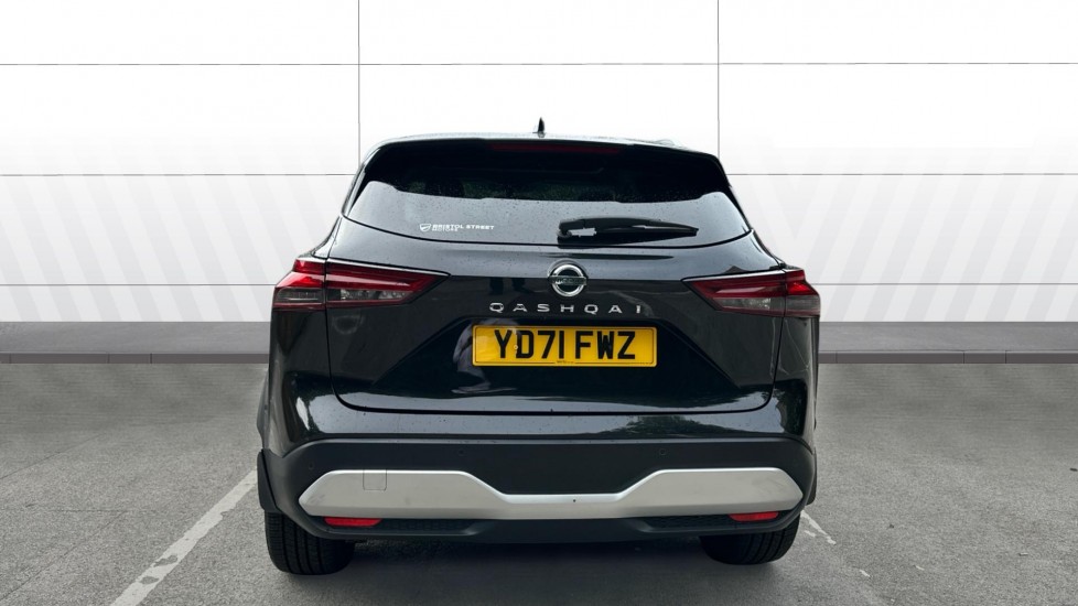 Nissan Qashqai 1.3 DiG-T MH Premiere Edition 5dr Petrol Hatchback - Image 6