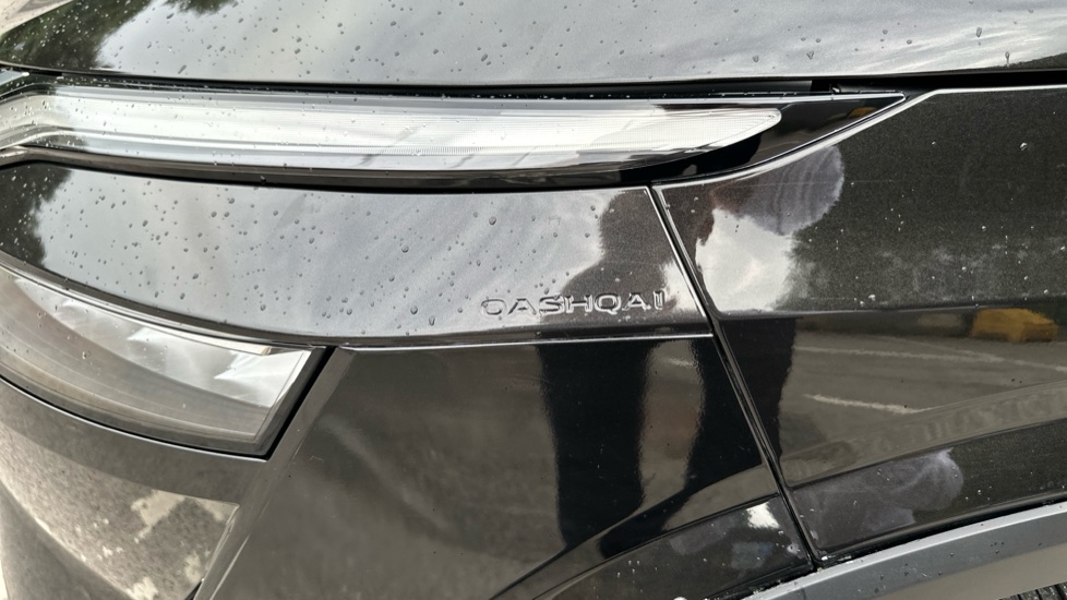 Nissan Qashqai 1.3 DiG-T MH Premiere Edition 5dr Petrol Hatchback - Image 19