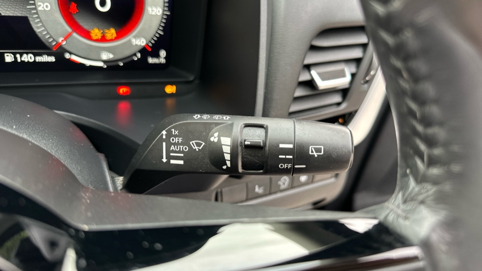 Nissan Qashqai 1.3 DiG-T MH Premiere Edition 5dr Petrol Hatchback - Image 25