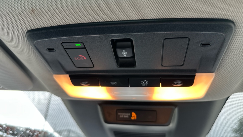Nissan Qashqai 1.3 DiG-T MH Premiere Edition 5dr Petrol Hatchback - Image 28