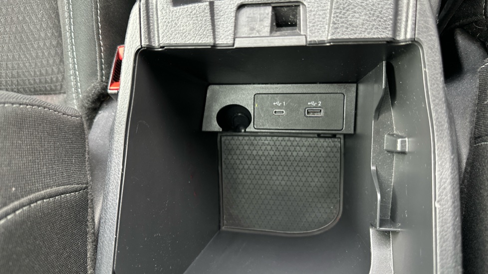 Nissan Qashqai 1.3 DiG-T MH Premiere Edition 5dr Petrol Hatchback - Image 34