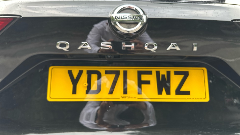 Nissan Qashqai 1.3 DiG-T MH Premiere Edition 5dr Petrol Hatchback - Image 37