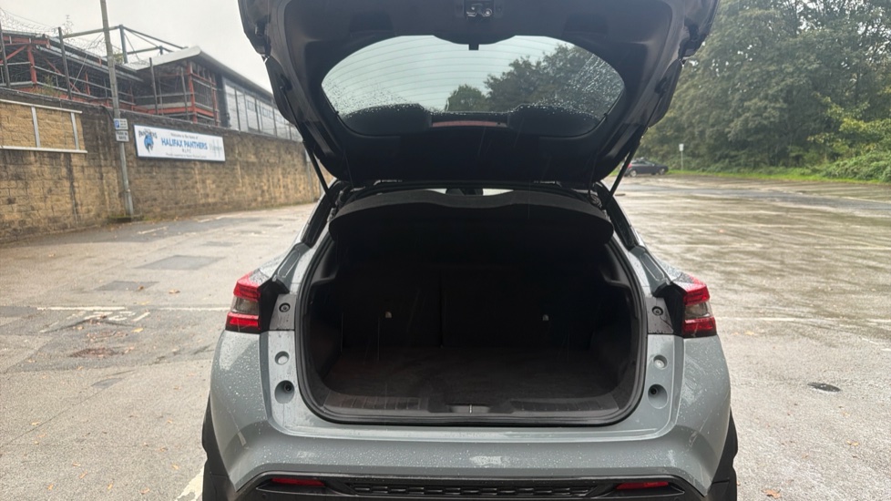 Nissan Juke 1.6 Hybrid Tekna+ 5dr Auto Hybrid Hatchback - Image 4