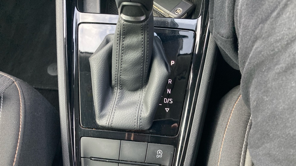 Skoda Kamiq 1.0 TSI 110 SE L 5dr DSG Petrol Hatchback - Image 31