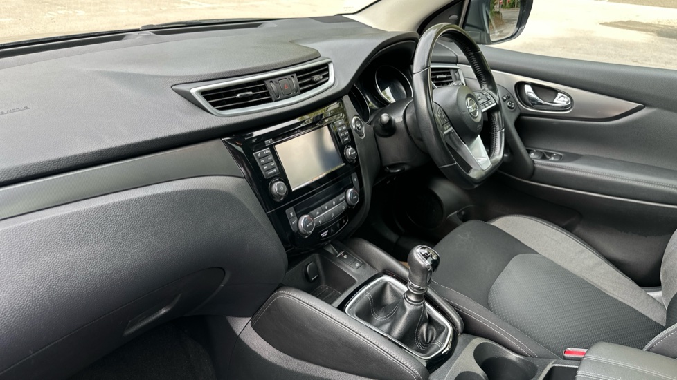 Nissan Qashqai 1.5 dCi 115 N-Connecta 5dr Diesel Hatchback - Image 9