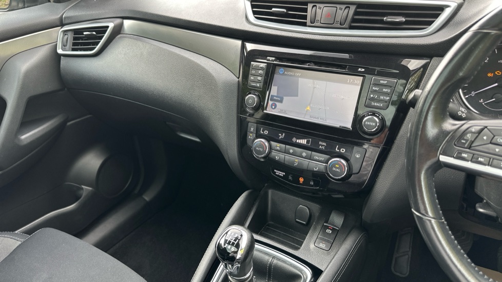 Nissan Qashqai 1.5 dCi 115 N-Connecta 5dr Diesel Hatchback - Image 14