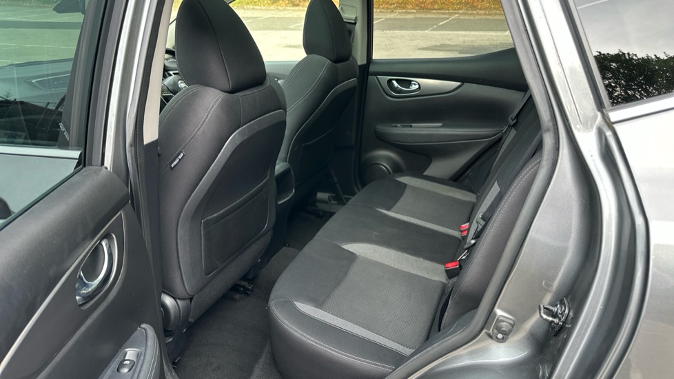 Nissan Qashqai 1.5 dCi 115 N-Connecta 5dr Diesel Hatchback - Image 16