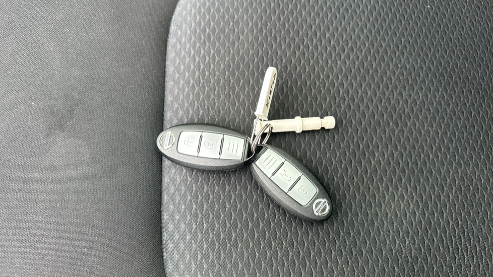 Nissan Qashqai 1.5 dCi 115 N-Connecta 5dr Diesel Hatchback - Image 20
