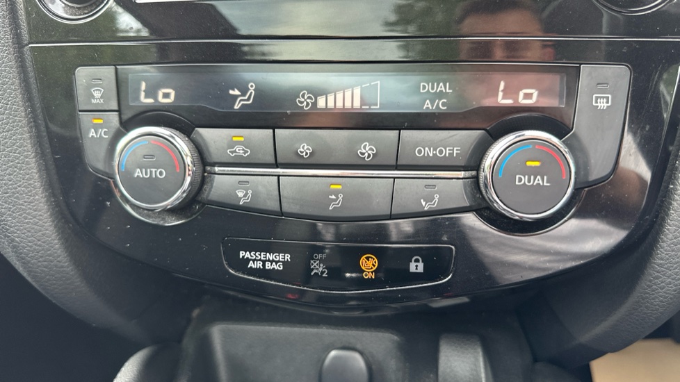 Nissan Qashqai 1.5 dCi 115 N-Connecta 5dr Diesel Hatchback - Image 21