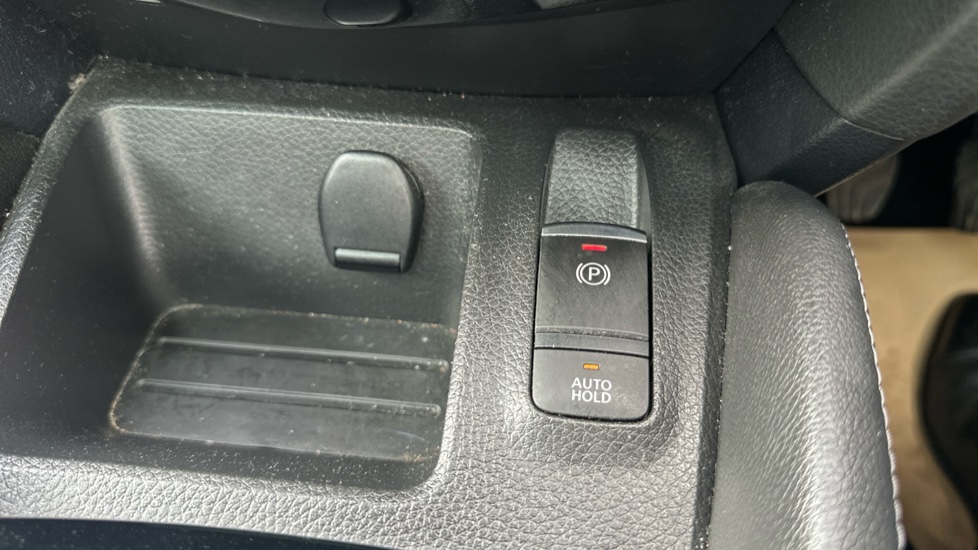Nissan Qashqai 1.5 dCi 115 N-Connecta 5dr Diesel Hatchback - Image 22
