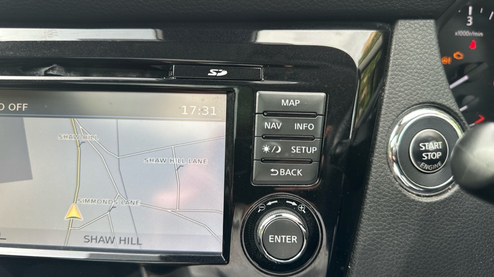 Nissan Qashqai 1.5 dCi 115 N-Connecta 5dr Diesel Hatchback - Image 24