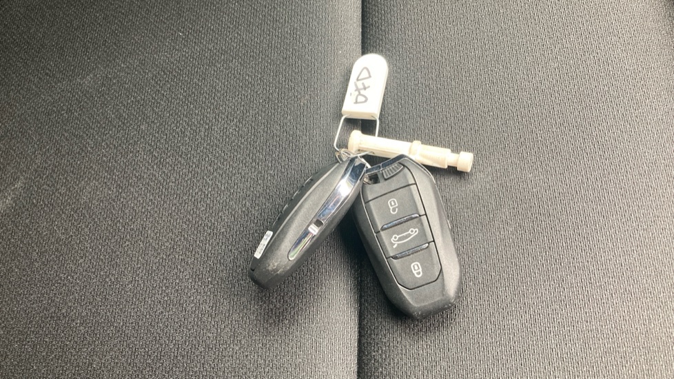 Jeep Avenger 1.2 Summit 5dr Petrol Hatchback - Image 20