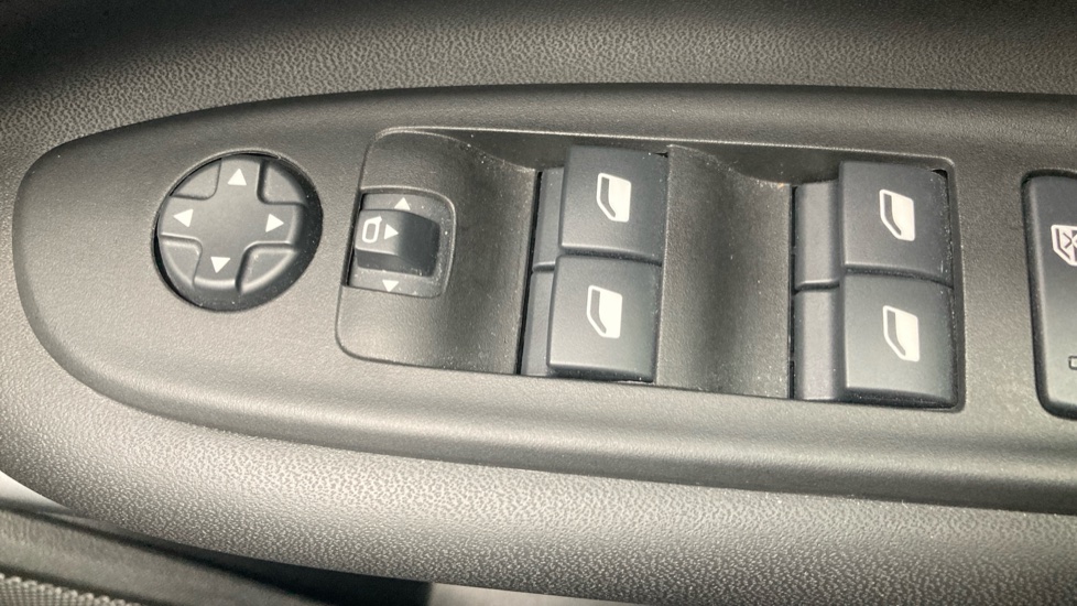 Jeep Avenger 1.2 Summit 5dr Petrol Hatchback - Image 33