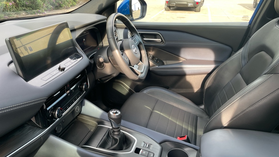 Nissan Qashqai 1.3 DiG-T MH Tekna 5dr Petrol Hatchback - Image 9