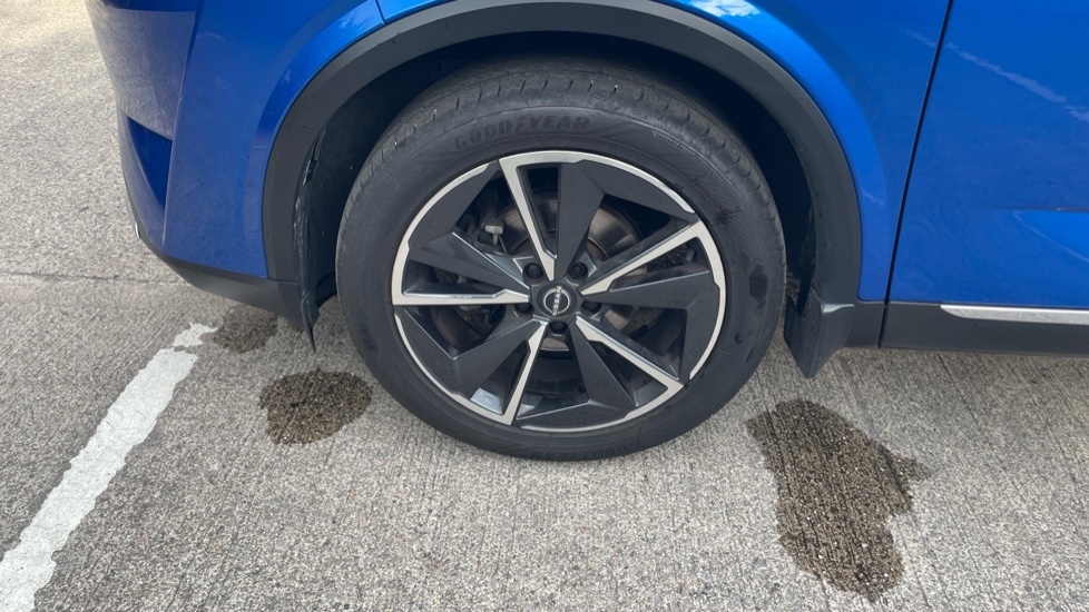 Nissan Qashqai 1.3 DiG-T MH Tekna 5dr Petrol Hatchback - Image 33