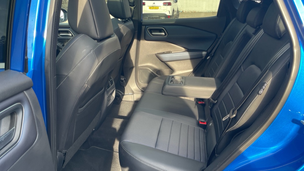 Nissan Qashqai 1.3 DiG-T MH Tekna 5dr Petrol Hatchback - Image 38