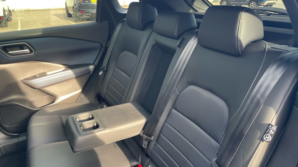 Nissan Qashqai 1.3 DiG-T MH Tekna 5dr Petrol Hatchback - Image 39
