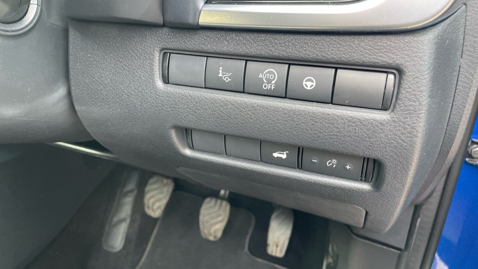 Nissan Qashqai 1.3 DiG-T MH Tekna 5dr Petrol Hatchback - Image 44