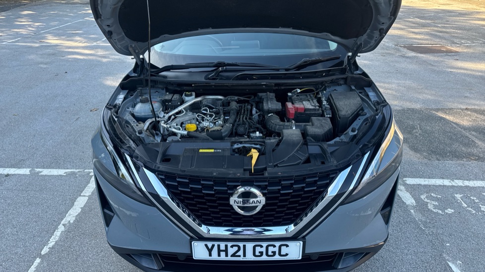 Nissan Qashqai 1.3 DiG-T MH 158 Acenta Premium 5dr Xtronic Petrol Hatchback - Image 8