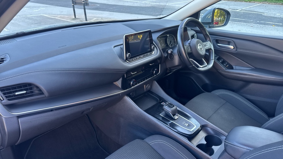 Nissan Qashqai 1.3 DiG-T MH 158 Acenta Premium 5dr Xtronic Petrol Hatchback - Image 9