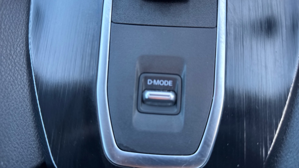 Nissan Qashqai 1.3 DiG-T MH 158 Acenta Premium 5dr Xtronic Petrol Hatchback - Image 22