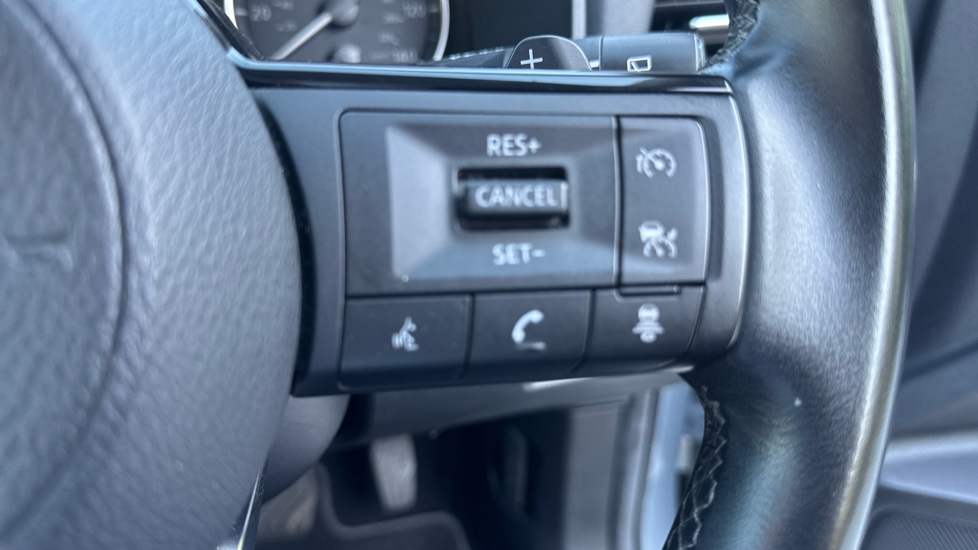 Nissan Qashqai 1.3 DiG-T MH 158 Acenta Premium 5dr Xtronic Petrol Hatchback - Image 26