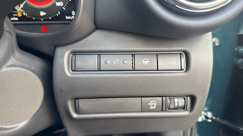 Nissan Juke 1.0 DiG-T Pulse Edition 5dr Petrol Hatchback - Image 28