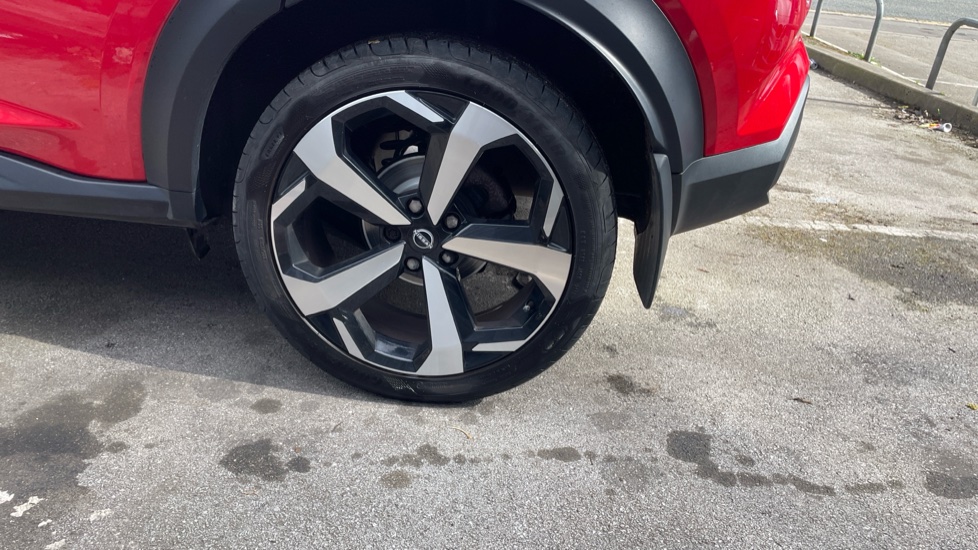 Nissan Juke 1.0 DiG-T 114 Tekna 5dr DCT Petrol Hatchback - Image 27