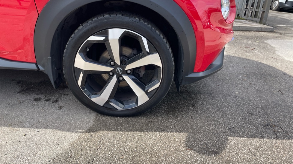 Nissan Juke 1.0 DiG-T 114 Tekna 5dr DCT Petrol Hatchback - Image 29