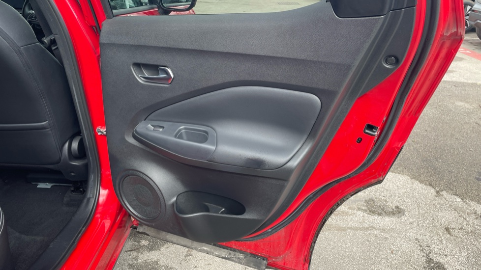 Nissan Juke 1.0 DiG-T 114 Tekna 5dr DCT Petrol Hatchback - Image 37