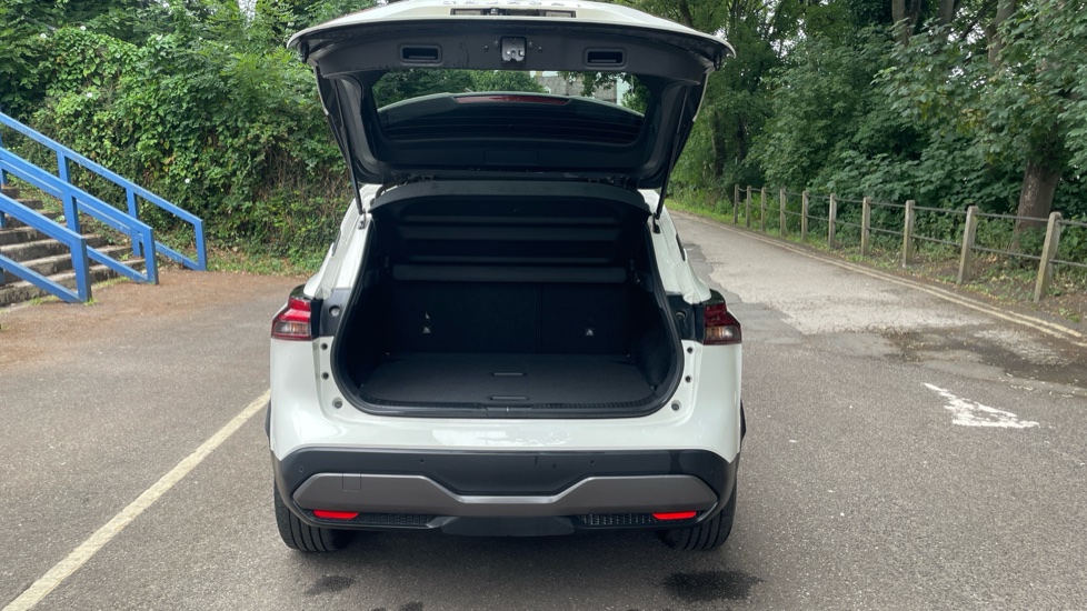 Nissan Qashqai 1.3 DiG-T MH 158 N-Connecta 5dr Xtronic Petrol Hatchback - Image 4