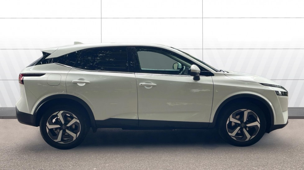Nissan Qashqai 1.3 DiG-T MH 158 N-Connecta 5dr Xtronic Petrol Hatchback - Image 5
