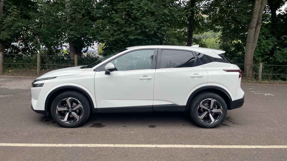 Nissan Qashqai 1.3 DiG-T MH 158 N-Connecta 5dr Xtronic Petrol Hatchback - Image 8