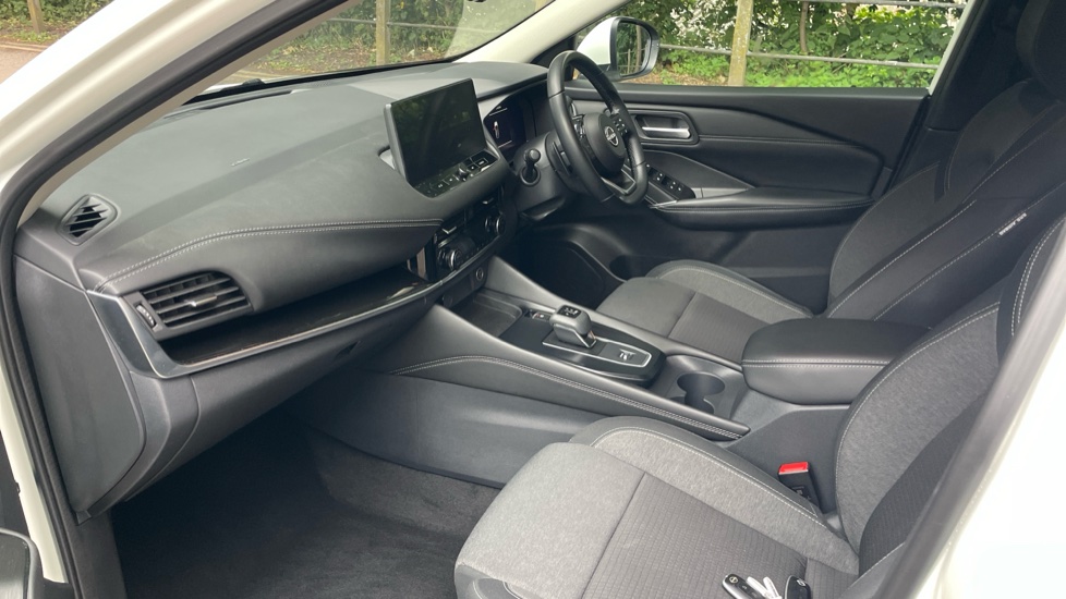 Nissan Qashqai 1.3 DiG-T MH 158 N-Connecta 5dr Xtronic Petrol Hatchback - Image 9