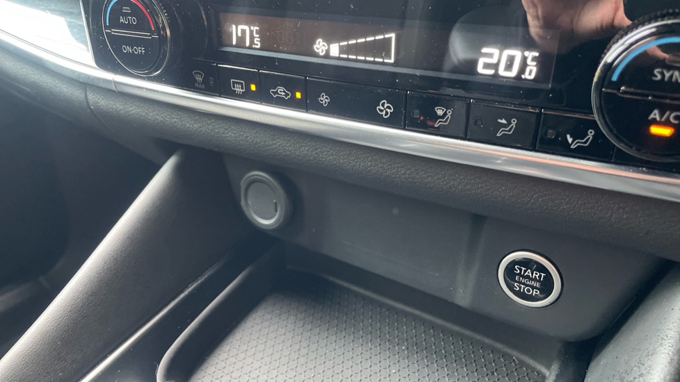 Nissan Qashqai 1.3 DiG-T MH 158 N-Connecta 5dr Xtronic Petrol Hatchback - Image 22