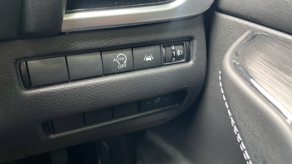 Nissan Qashqai 1.3 DiG-T MH 158 N-Connecta 5dr Xtronic Petrol Hatchback - Image 25