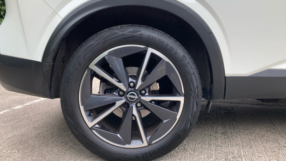 Nissan Qashqai 1.3 DiG-T MH Tekna 5dr Petrol Hatchback - Image 7