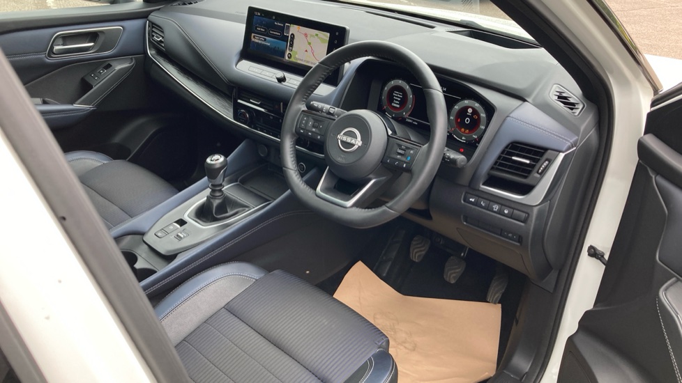Nissan Qashqai 1.3 DiG-T MH Tekna 5dr Petrol Hatchback - Image 11