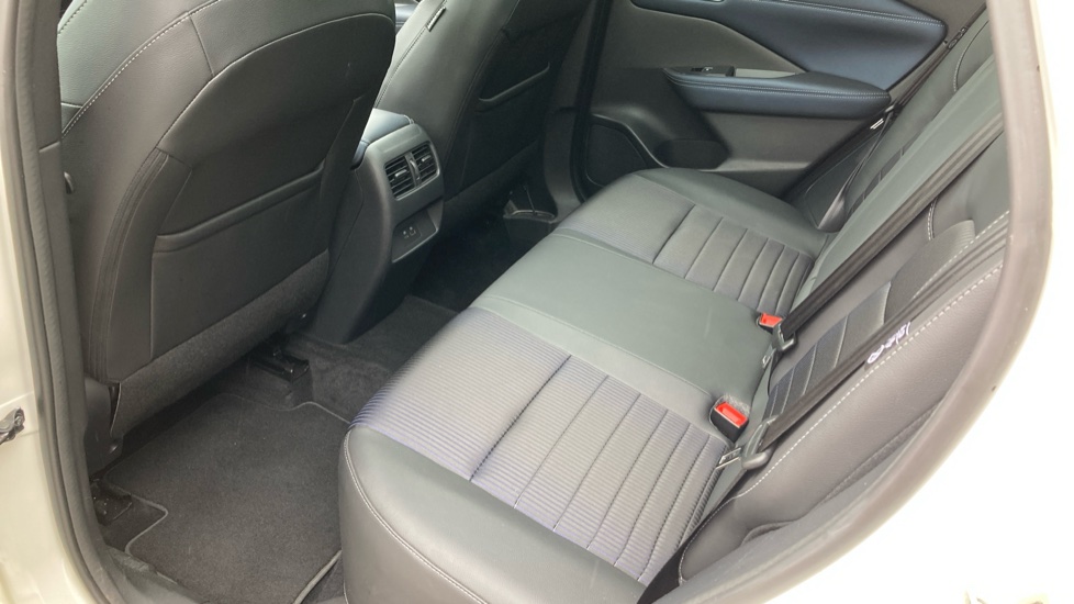 Nissan Qashqai 1.3 DiG-T MH Tekna 5dr Petrol Hatchback - Image 16