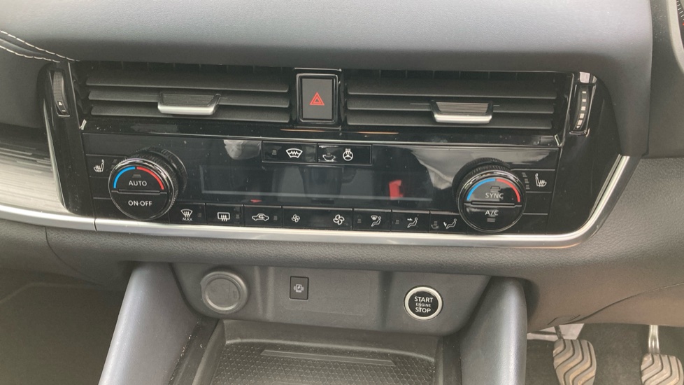 Nissan Qashqai 1.3 DiG-T MH Tekna 5dr Petrol Hatchback - Image 22